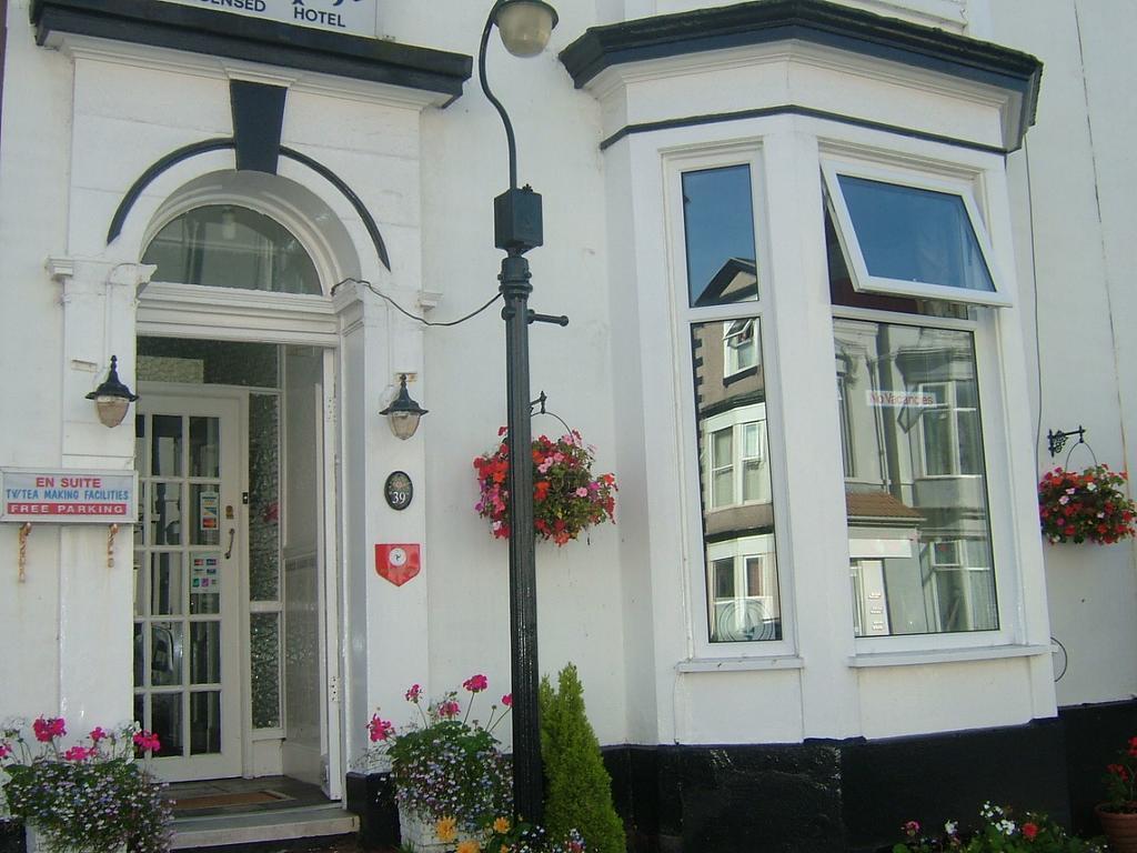 Adelphi Guest House Southport Buitenkant foto